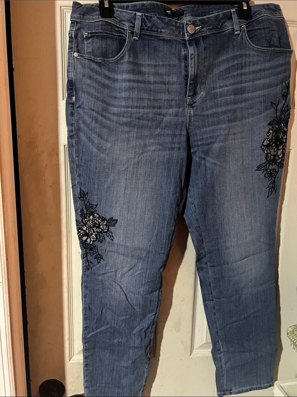 Simply Vera Vera Wang Blue Denim Ankle Jeans with Black Floral Embroidery